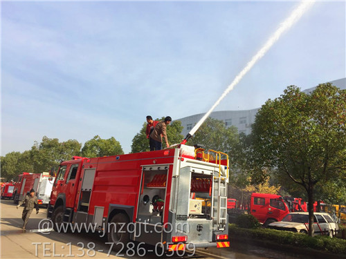重汽豪沃8噸消防車 微信圖片_20171213085406.jpg