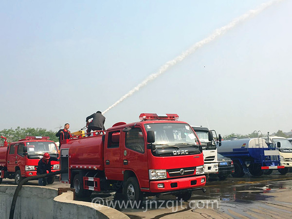 東風(fēng)消防車試水 微信圖片_20180415093540.jpg