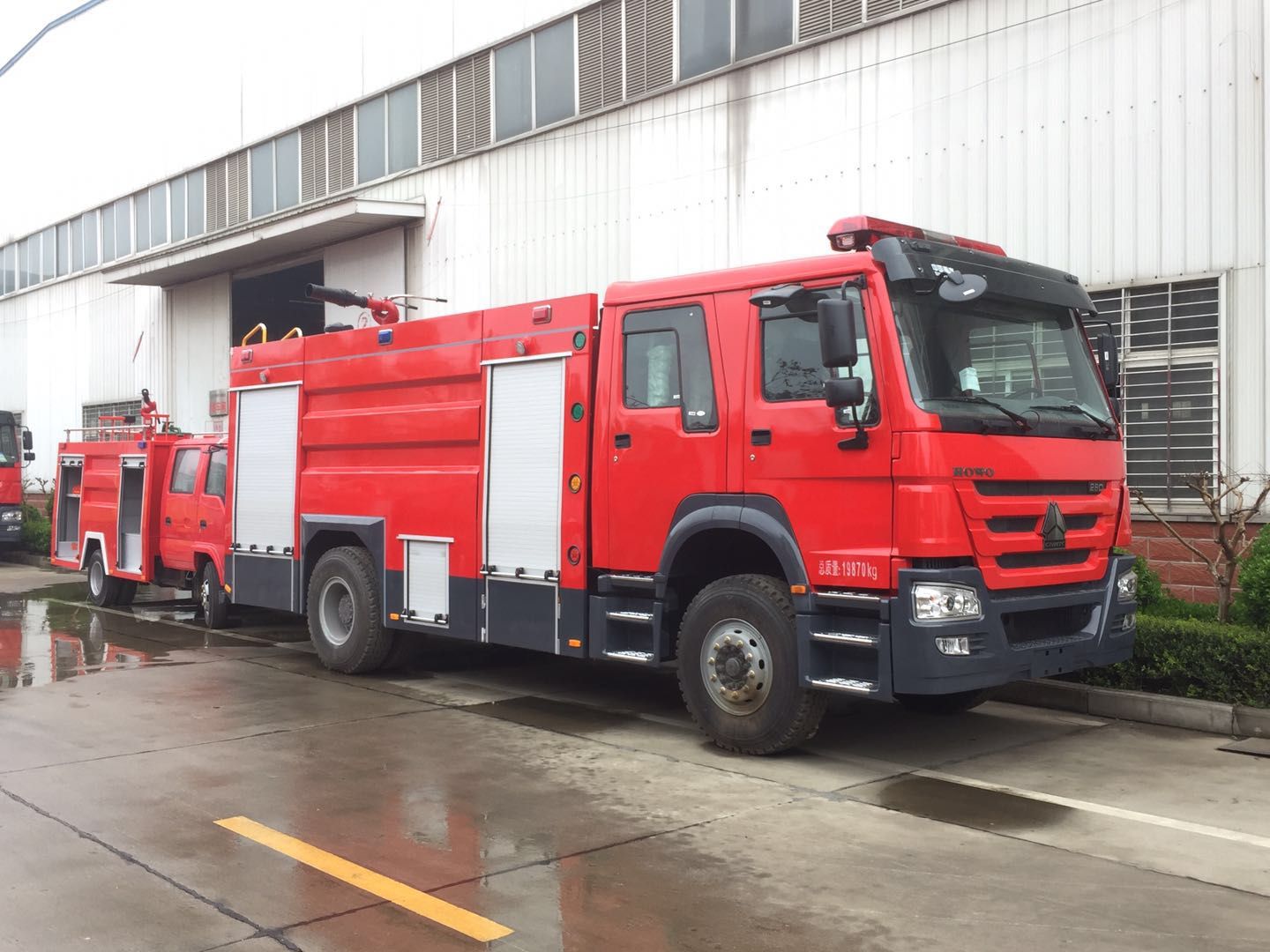 重汽豪沃8噸水罐消防車 2B2BE2869B84A8BEF901451D6F50F546.jpg