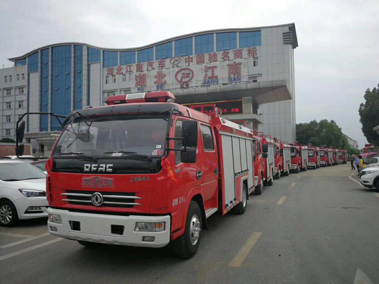 東風(fēng)多利卡水罐消防車圖片 461739715998442726.jpg