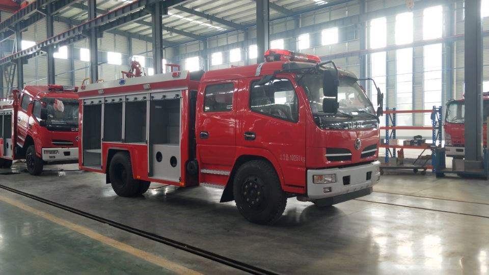 東風(fēng)多利卡水灌消防車.jpg 3F90F32FE57966F98AC2D73736FB28E2_副本.jpg