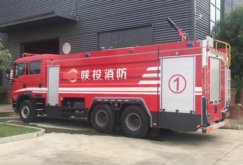 重汽消防車圖片展示 ce653984088b55b8a99c0540c6dfcbe.jpg