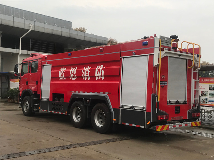 重汽T5G泡沫消防車(chē) 2D428558F8E119D76A88675550462DAF.jpg